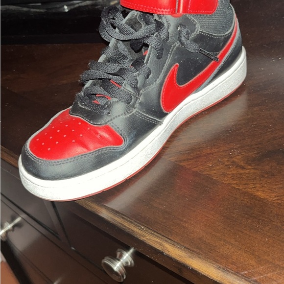 Size 5.5 red and black Nike dunks - Picture 2 of 4